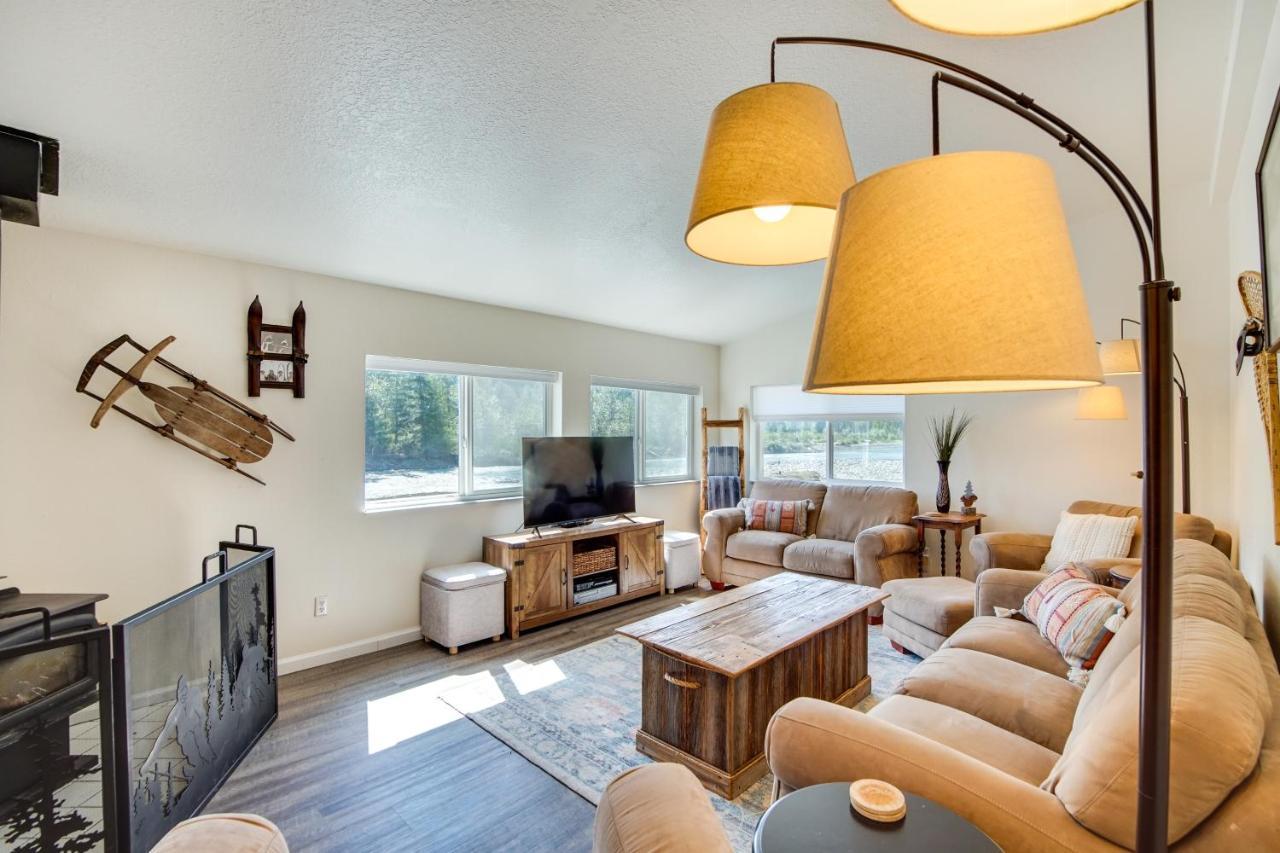 Riverfront Home With Deck, Near Mount Rainier! แพ็ควูด ภายนอก รูปภาพ