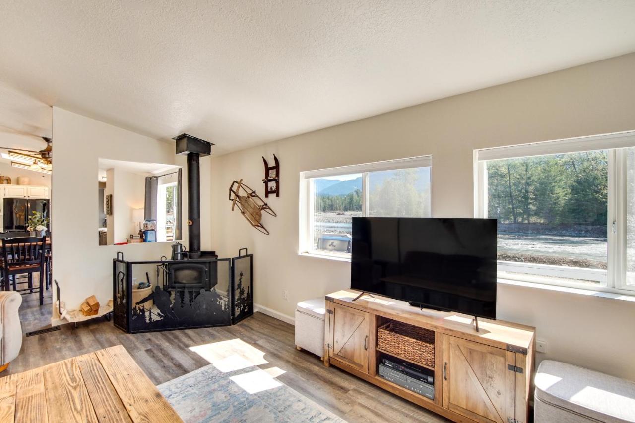 Riverfront Home With Deck, Near Mount Rainier! แพ็ควูด ภายนอก รูปภาพ