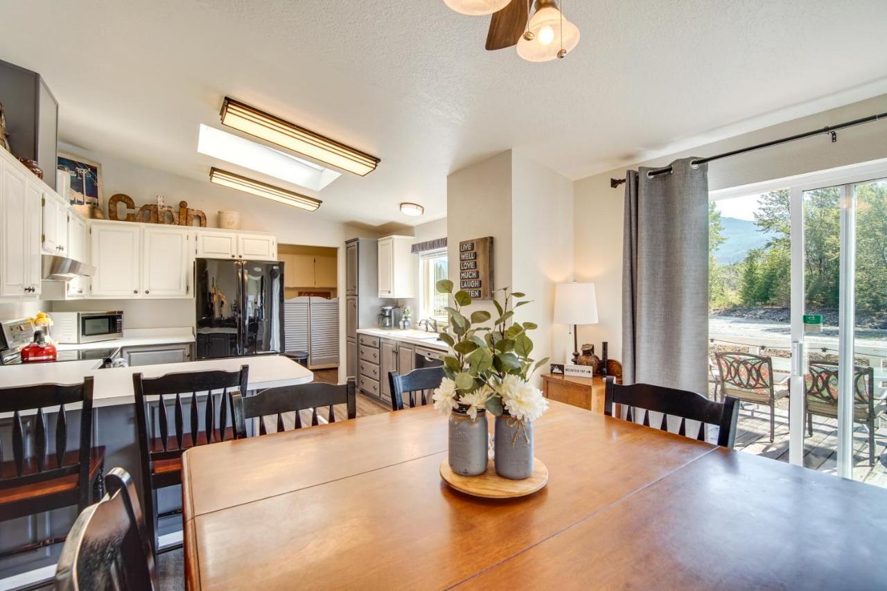 Riverfront Home With Deck, Near Mount Rainier! แพ็ควูด ภายนอก รูปภาพ