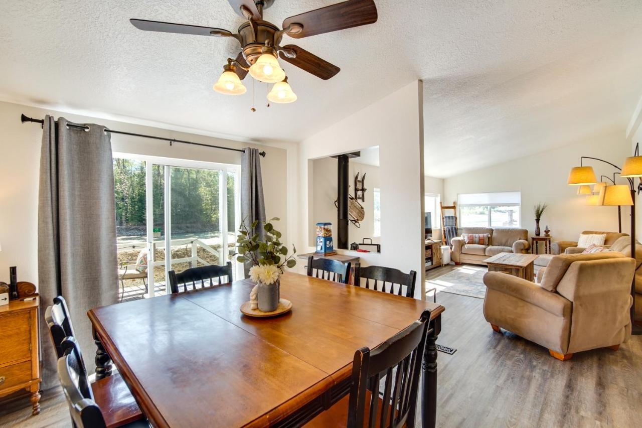Riverfront Home With Deck, Near Mount Rainier! แพ็ควูด ภายนอก รูปภาพ