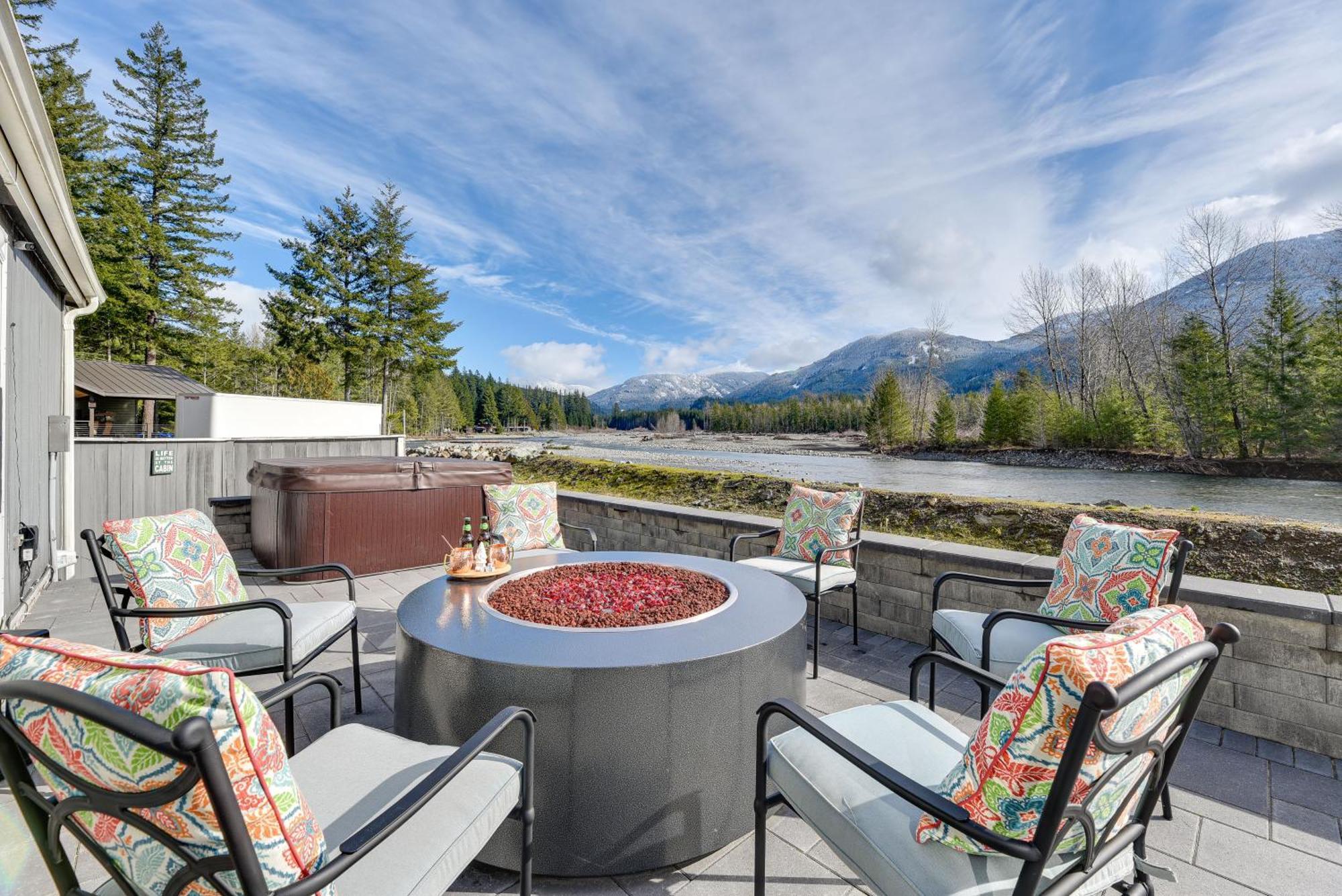 Riverfront Home With Deck, Near Mount Rainier! แพ็ควูด ภายนอก รูปภาพ