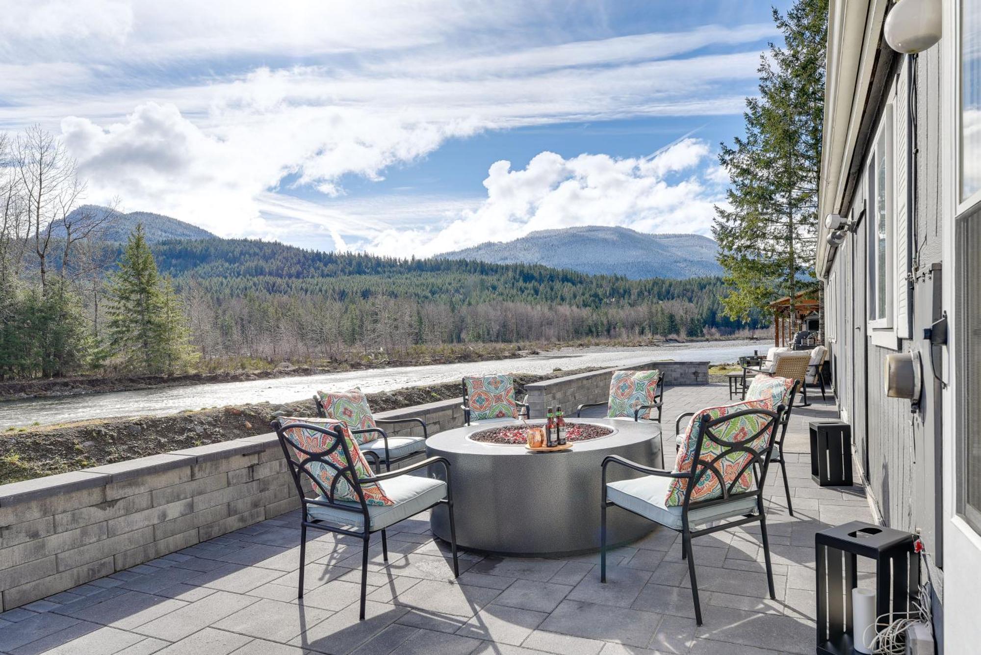 Riverfront Home With Deck, Near Mount Rainier! แพ็ควูด ภายนอก รูปภาพ