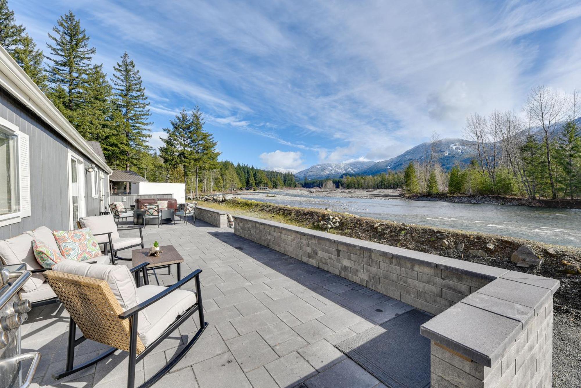 Riverfront Home With Deck, Near Mount Rainier! แพ็ควูด ภายนอก รูปภาพ